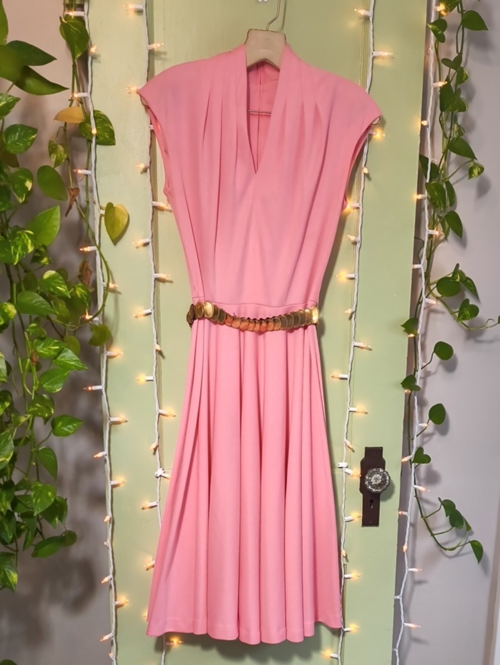 Women's Vintage Bubblegum Pink Gold Belted Capsleeve V neck Dress M